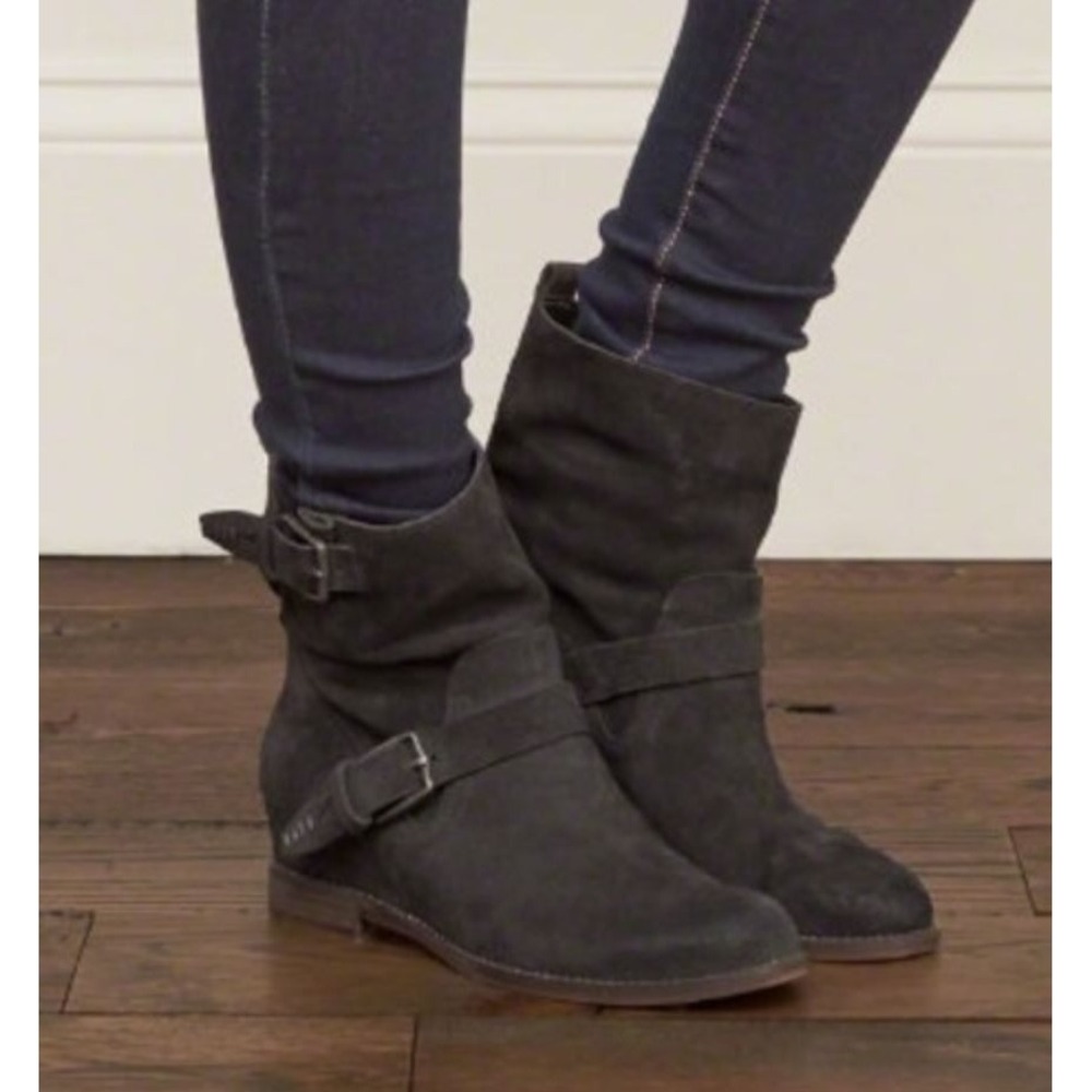 DOLCE VITA Prestley Biker Ankle Boots Hidden Wedge Heel Buckle Moto Suede Sz 9.5